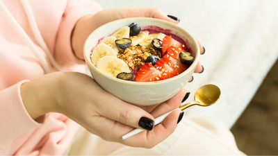nutiritonist approved healthy lunch or snack bowl with fruit and granola