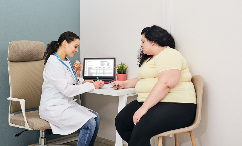 nutritionist meets with client to discuss weight loss